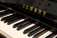 ヤマハ　YAMAHA　UX100中古ピアノ